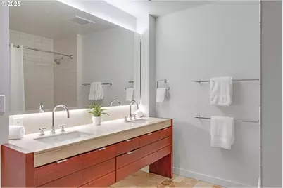 836 S Curry St #1206, Portland, OR 97239 - Photo 17