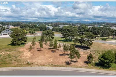 2754 Lincoln Ave, Bandon, OR 97411 - Photo 3