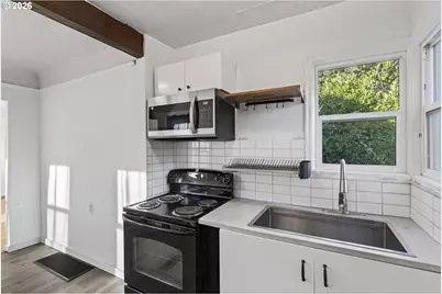 8301 NE Hassalo St, Portland, OR 97220 - Photo 9