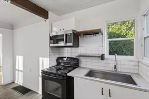 8301 NE Hassalo St, Portland, OR 97220 - Photo 9