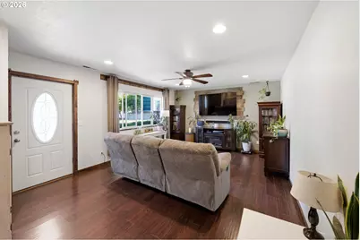 330 NW 12th St, McMinnville, OR 97128 - Photo 7