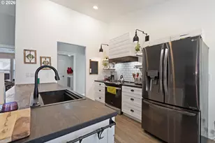 133 Silverado St, Roseburg, OR 97471 - Photo 15