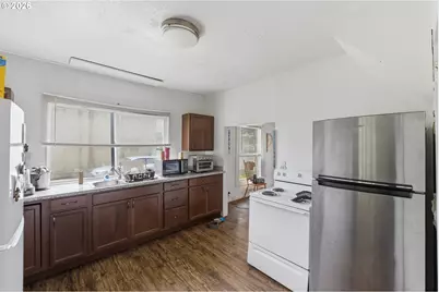 1963 Broadway Ave, North Bend, OR 97459 - Photo 11