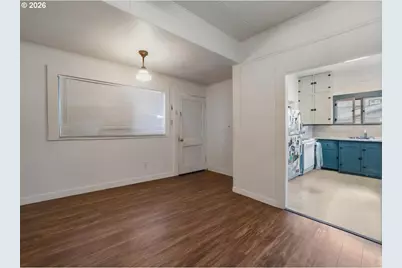 740 S 6th St, Cottage Grove, OR 97424 - Photo 9
