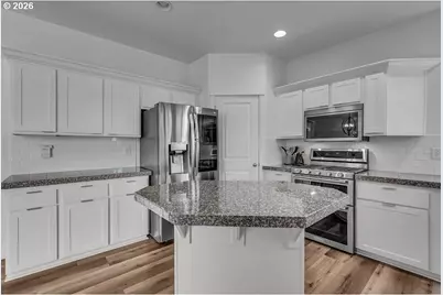8445 SW 195th Pl, Beaverton, OR 97007 - Photo 3