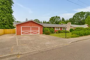 515 SW Brockwood Ave, McMinnville, OR 97128 - Photo 3