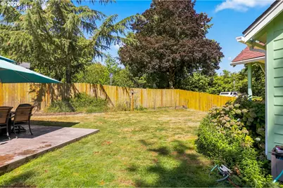2320 SW Dolph Ct, Portland, OR 97219 - Photo 19