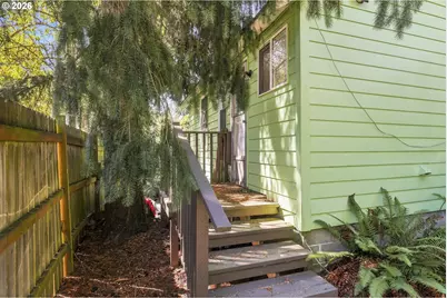 2320 SW Dolph Ct, Portland, OR 97219 - Photo 15