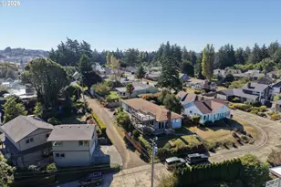 1391 Bayview St, North Bend, OR 97459 - Photo 41