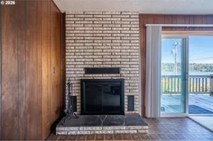 1391 Bayview St, North Bend, OR 97459 - Photo 21