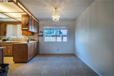 1391 Bayview St, North Bend, OR 97459 - Photo 13