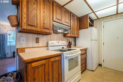 1391 Bayview St, North Bend, OR 97459 - Photo 17