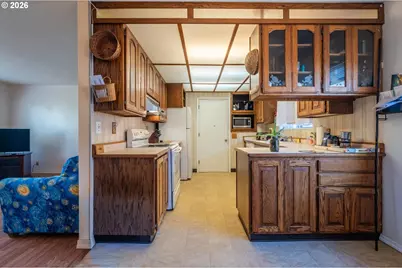 1391 Bayview St, North Bend, OR 97459 - Photo 15