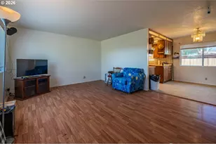 1391 Bayview St, North Bend, OR 97459 - Photo 7