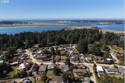 1391 Bayview St, North Bend, OR 97459 - Photo 43