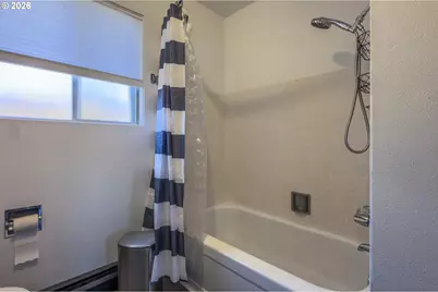 1391 Bayview St, North Bend, OR 97459 - Photo 25