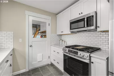 5921 SW 45th Ave, Portland, OR 97221 - Photo 9