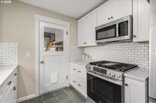 5921 SW 45th Ave, Portland, OR 97221 - Photo 9
