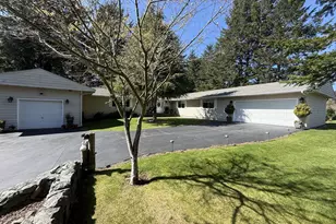 1099 Parkview Dr, Brookings, OR 97415 - Photo 1