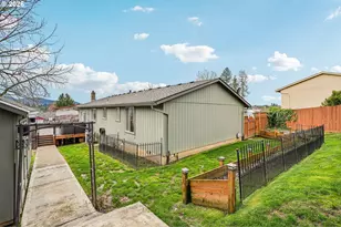 44 SW Birdsdale Dr, Gresham, OR 97080 - Photo 29