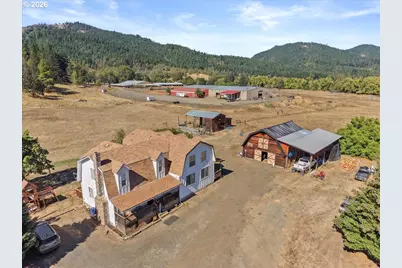 307 Towhee Ln, Tenmile, OR 97481 - Photo 1