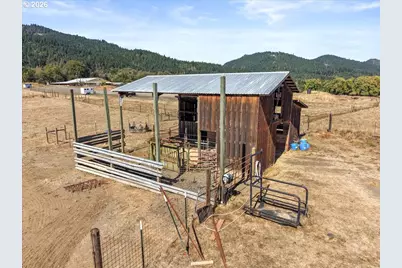 307 Towhee Ln, Tenmile, OR 97481 - Photo 35