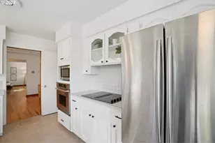 11851 SE Madison St, Portland, OR 97216 - Photo 15