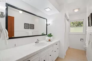 11851 SE Madison St, Portland, OR 97216 - Photo 21