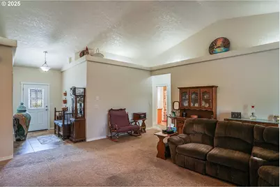 1231 SW 3rd Ave, Mill City, OR 97360 - Photo 23