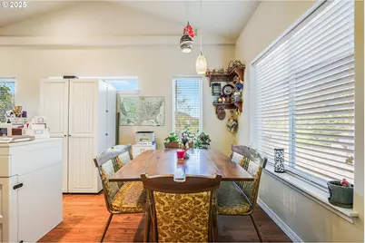 1231 SW 3rd Ave, Mill City, OR 97360 - Photo 15