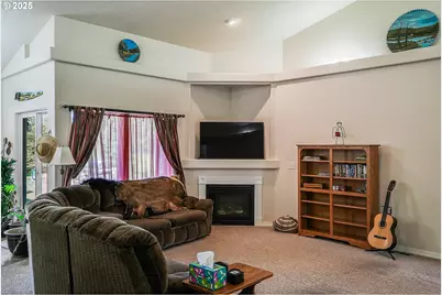 1231 SW 3rd Ave, Mill City, OR 97360 - Photo 21