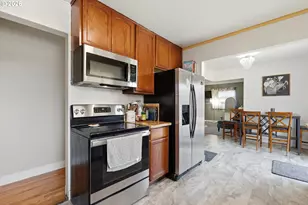 18149 SE Lincoln St, Portland, OR 97233 - Photo 13