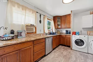 18149 SE Lincoln St, Portland, OR 97233 - Photo 17