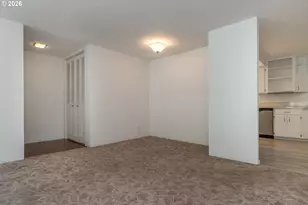 921 W Hickory St, Roseburg, OR 97471 - Photo 11