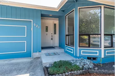 921 W Hickory St, Roseburg, OR 97471 - Photo 5