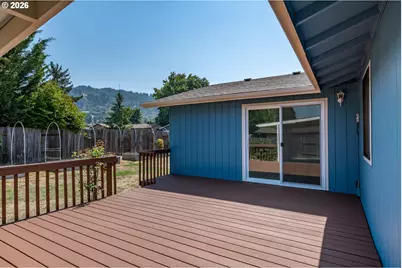 921 W Hickory St, Roseburg, OR 97471 - Photo 43