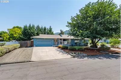 921 W Hickory St, Roseburg, OR 97471 - Photo 1