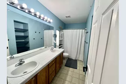 12226 SE Long St, Portland, OR 97236 - Photo 15