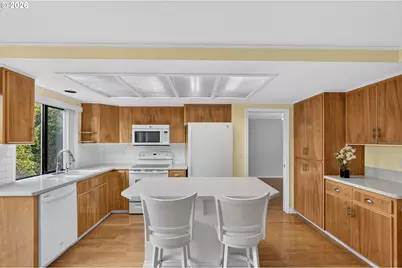 15805 NE Thompson St, Portland, OR 97230 - Photo 13