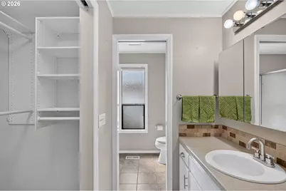 15805 NE Thompson St, Portland, OR 97230 - Photo 23
