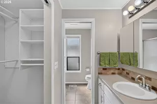 15805 NE Thompson St, Portland, OR 97230 - Photo 23