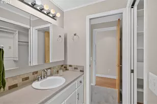 15805 NE Thompson St, Portland, OR 97230 - Photo 25