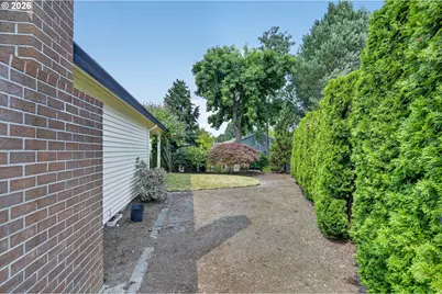 15805 NE Thompson St, Portland, OR 97230 - Photo 37
