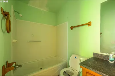 1633 Maple St, Florence, OR 97439 - Photo 17