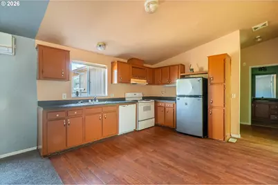 1633 Maple St, Florence, OR 97439 - Photo 5