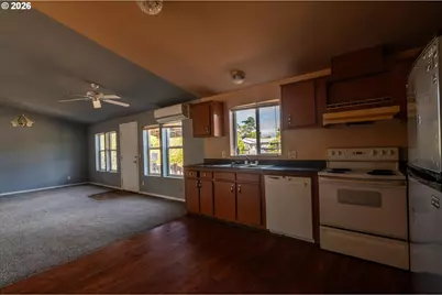1633 Maple St, Florence, OR 97439 - Photo 7