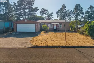 1633 Maple St, Florence, OR 97439 - Photo 1