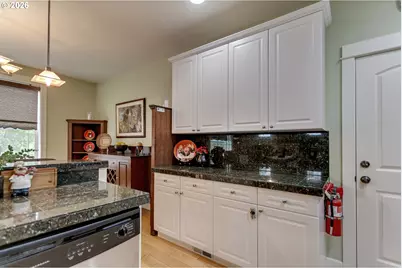 9130 N Seneca St, Portland, OR 97203 - Photo 13