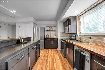 8325 SW Terwilliger Blvd, Portland, OR 97219 - Photo 15