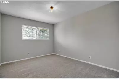 8325 SW Terwilliger Blvd, Portland, OR 97219 - Photo 11